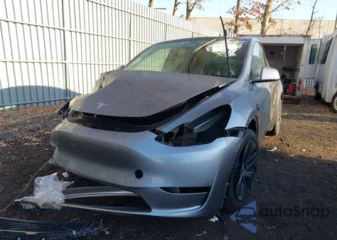 2025 Tesla Model Y Long Range Dual Motor All-Wheel Drive from USA, damaged, VIN 7SAYGDEE7SA366245